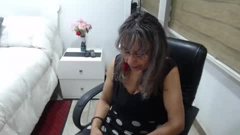 Snapshot of yessilatin chatting on January 16, 1:20 am jessy online show from January 16, 1:20 am
