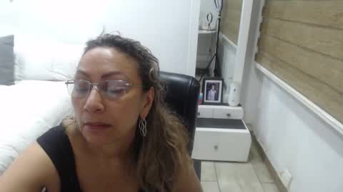 Snapshot of yessilatin chatting on February 5, 12:59 am jessy online show from February 5, 12:59 am