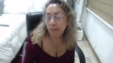 Snapshot of yessilatin chatting on February 14, 11:23 pm jessy online show from February 14, 11:23 pm