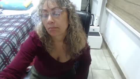 Snapshot of yessilatin chatting on February 17, 1:35 am jessy online show from February 17, 1:35 am