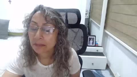 Snapshot of yessilatin chatting on March 15, 1:44 am jessy online show from March 15, 1:44 am