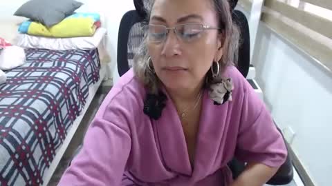 Snapshot of yessilatin chatting on April 4, 9:56 pm jessy online show from April 4, 9:56 pm