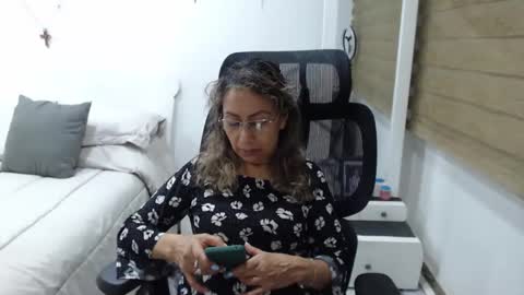 Snapshot of yessilatin chatting on April 22, 2:47 am jessy online show from April 22, 2:47 am