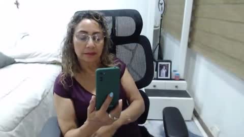 Snapshot of yessilatin chatting on April 22, 11:28 pm jessy online show from April 22, 11:28 pm