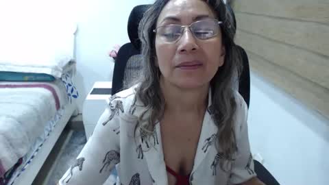 Snapshot of yessilatin chatting on April 27, 3:26 am jessy online show from April 27, 3:26 am
