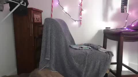 CUMONURFACE online show from December 24, 6:17 pm