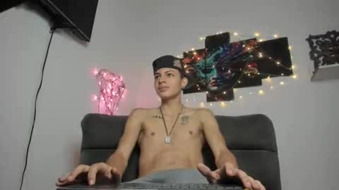 yherferson_45 online show from April 23, 10:34 pm