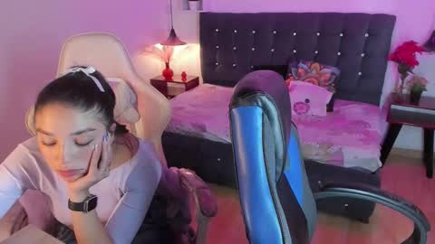 Yiing and yang online show from September 18, 9:17 pm