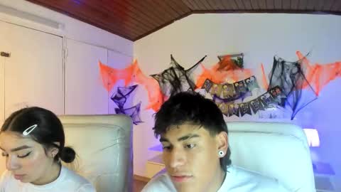 Yiing and yang online show from October 17, 9:17 pm