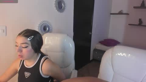 Yiing and yang online show from October 27, 8:57 pm