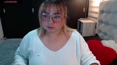 hii i am yini online show from May 20, 2:51 am