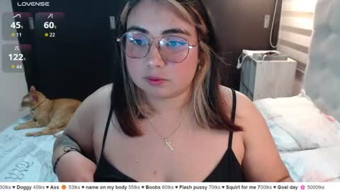 Snapshot of yini_angel07 chatting on June 25, 3:06 am hii i am yini online show from June 25, 3:06 am