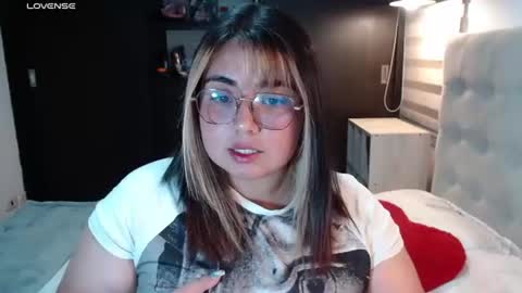 Snapshot of yini_angel07 chatting on July 7, 4:37 am hii i am yini online show from July 7, 4:37 am