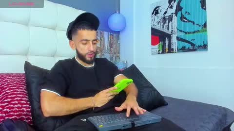 Yiyo online show from November 29, 4:59 am