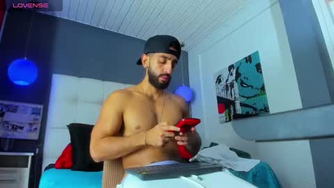 Yiyo online show from February 3, 6:40 am