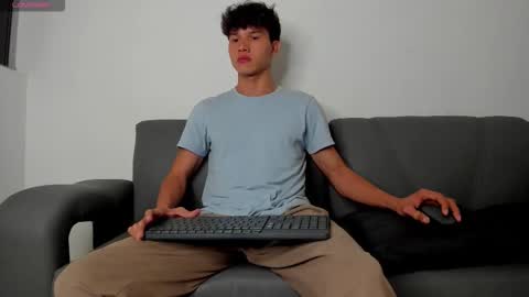 yizus_bonz online show from January 18, 12:03 am