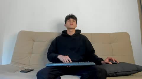 yizus_bonz online show from May 16, 9:13 pm