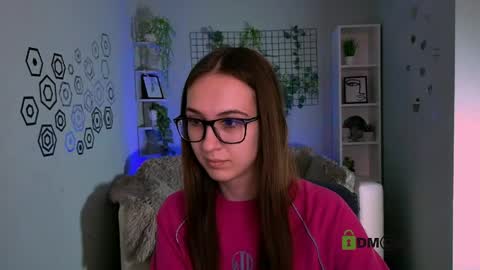 Ylia online show from April 30, 1:06 pm