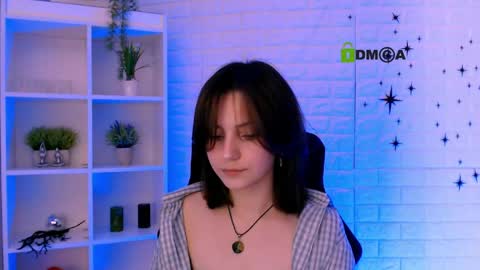Ylia online show from May 24, 9:36 am
