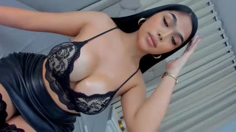 ylonagrae online show from October 24, 4:58 pm