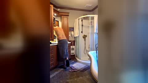 ynfantejovanny online show from May 22, 2:44 pm