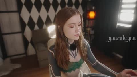 ynnenbrynn online show from October 13, 7:41 am