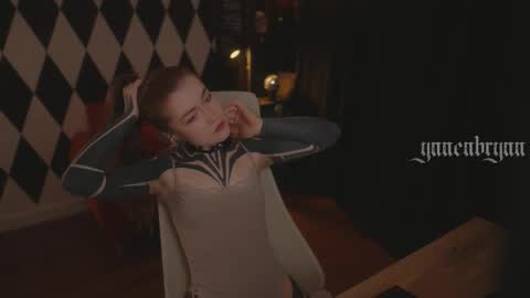 ynnenbrynn online show from December 4, 4:22 am