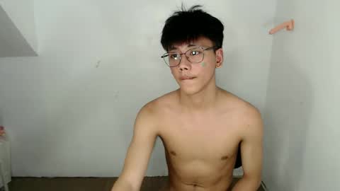 Snapshot of ynotyu chatting on April 15, 7:58 pm ynotyu online show from April 15, 7:58 pm