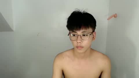 Snapshot of ynotyu chatting on April 16, 4:08 pm ynotyu online show from April 16, 4:08 pm