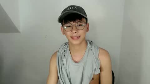 Snapshot of ynotyu chatting on April 20, 5:26 pm ynotyu online show from April 20, 5:26 pm