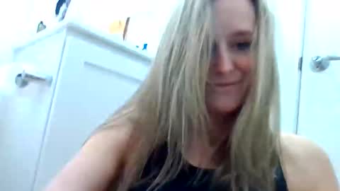 Snapshot of yogabuttttttt chatting on May 22, 5:47 am yogabuttttttt online show from May 22, 5:47 am