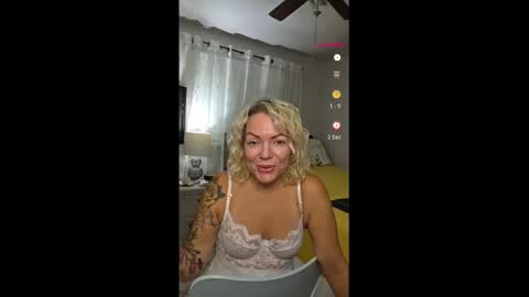 Yogiblondebangme online show from October 8, 1:14 am