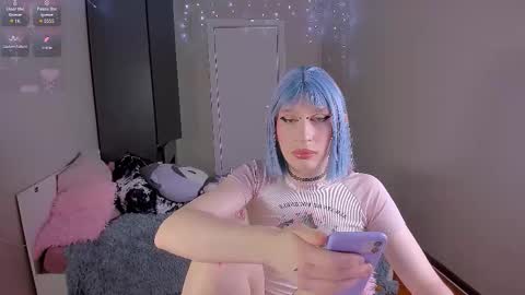 Mikaella - Mika online show from February 5, 8:35 pm