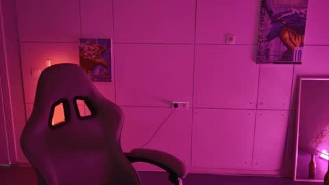 yoka_paradoxxx online show from December 18, 5:24 am