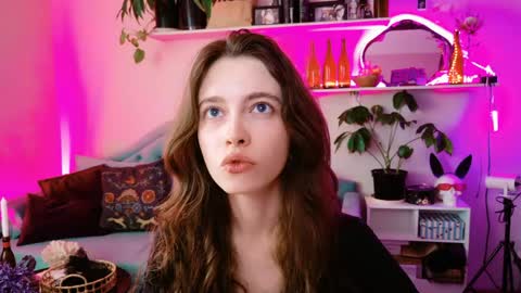 yoka_paradoxxx online show from May 20, 11:27 am