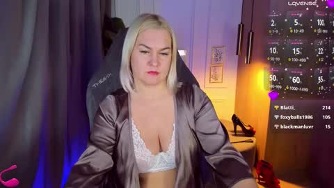 Snapshot of yolanda_kiss chatting on February 20, 3:45 am Yolanda online show from February 20, 3:45 am