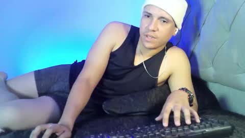 Snapshot of yonat_ chatting on May 10, 7:41 pm Yonat online show from May 10, 7:41 pm