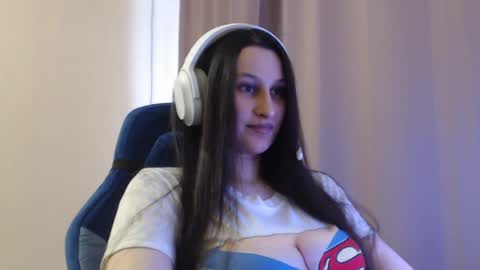 Snapshot of yongswab chatting on April 13, 2:44 pm Sophie online show from April 13, 2:44 pm