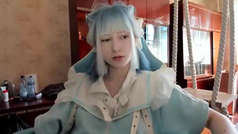 Yoonhee Kiss online show from September 11, 12:05 pm