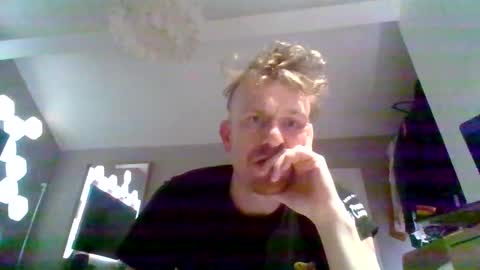 Snapshot of yoshiyoshi69 chatting on March 20, 5:23 am yoshiyoshi69 online show from March 20, 5:23 am