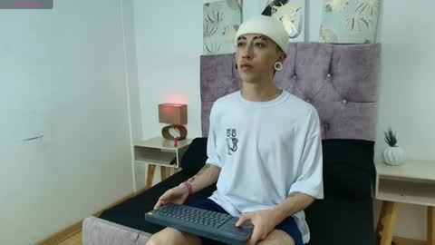 Yoshua Smith online show from April 4, 7:55 pm