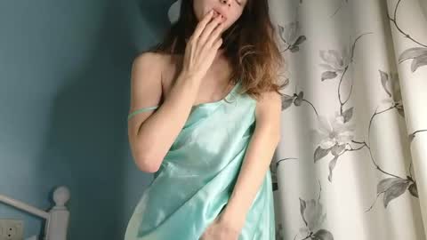 Snapshot of you_desire chatting on January 16, 7:52 pm Liliya online show from January 16, 7:52 pm