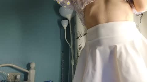 Snapshot of you_desire chatting on February 20, 7:52 pm Liliya online show from February 20, 7:52 pm
