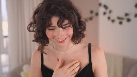 Snapshot of you_fell_in_love chatting on December 22, 7:11 am Elizabeth brunette -- Darline blonde online show from December 22, 7:11 am