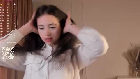 Snapshot of you_fell_in_love chatting on September 28, 8:42 am Elizabeth brunette -- Darline blonde  online show from September 28, 8:42 am