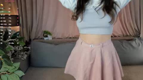 Snapshot of you_fell_in_love chatting on November 2, 8:17 am Elizabeth brunette -- Darline blonde  online show from November 2, 8:17 am