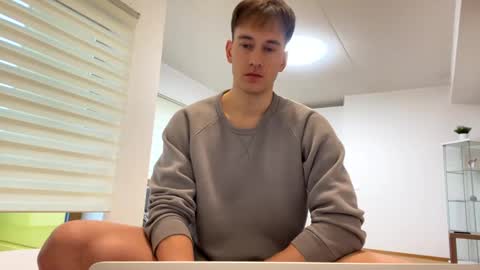 Snapshot of youcan__ chatting on March 3, 2:15 pm youcan__ online show from March 3, 2:15 pm