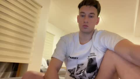 Snapshot of youcan__ chatting on February 24, 3:43 pm youcan__ online show from February 24, 3:43 pm