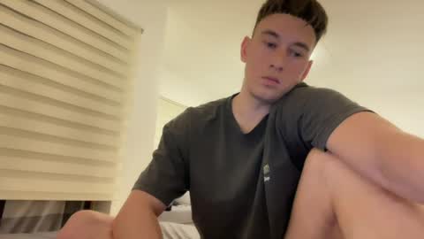 Snapshot of youcan__ chatting on March 27, 2:17 pm youcan__ online show from March 27, 2:17 pm