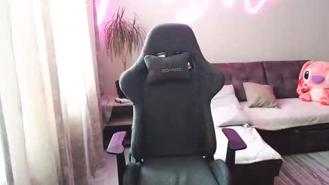 Snapshot of youdreamm chatting on February 9, 6:50 am Bella online show from February 9, 6:50 am